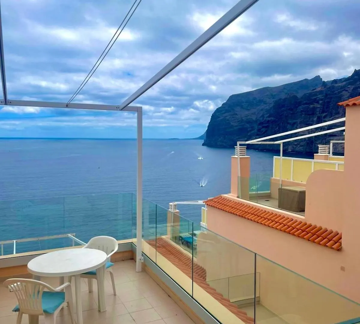 Oceanfront Apartment In Los Gigantes, Buenavista Park Santiago del Teide Španělsko